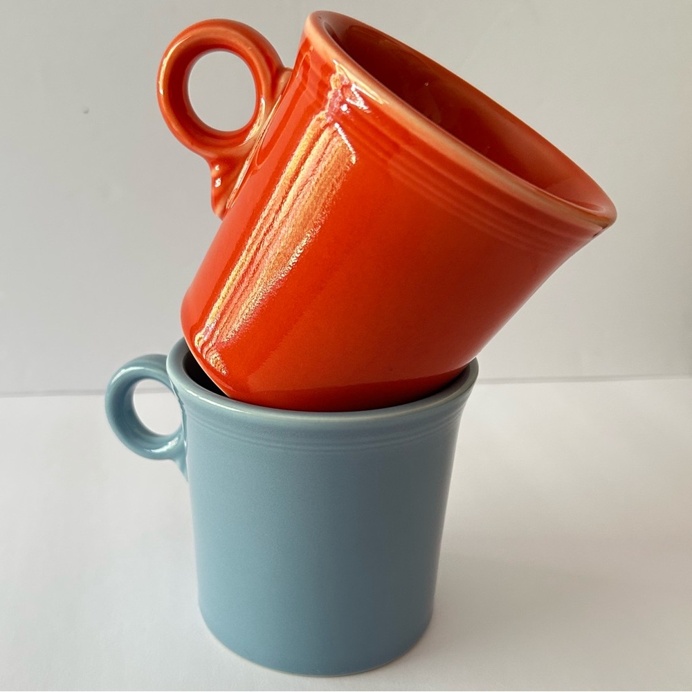 2 Fiesta Mugs Poppy and Light Blue O-Ring Keyhole Circle Handle HLC